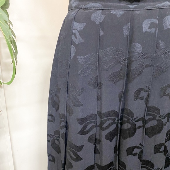 SOLD Vintage 80s Pleated Floral Skirt - Picture 3 of 6